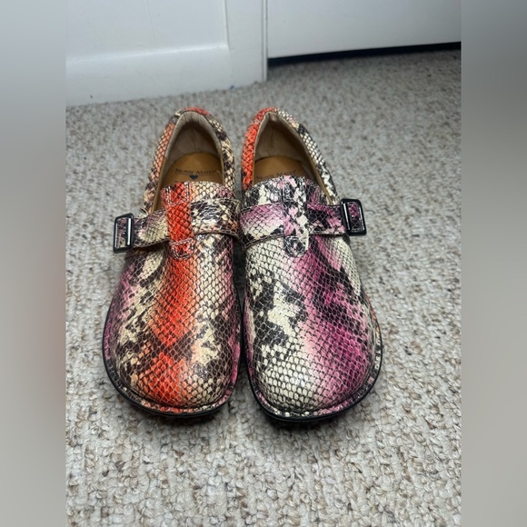 Nurse Mates Colorful Snake Print Women shoes size 8.5 M - Picture 1 of 6